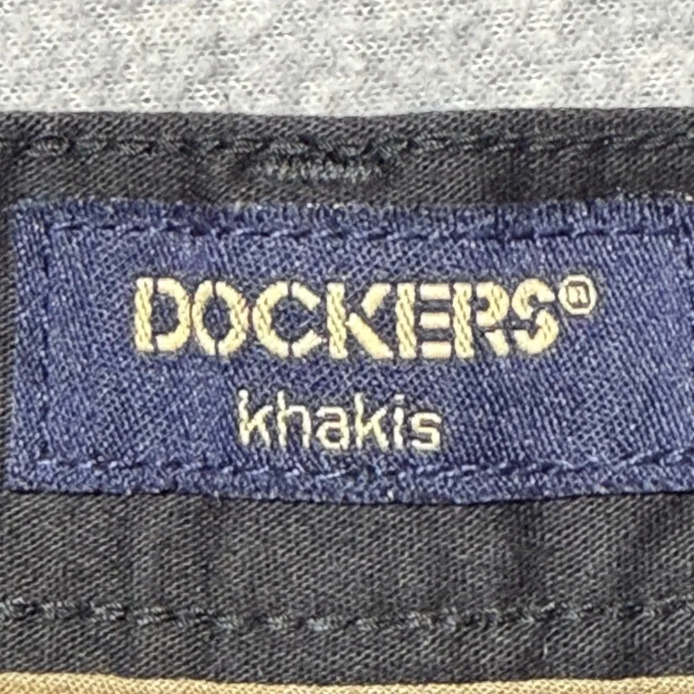 Dockers Mens 42x30 Black Pleated Chinos‎ Stretch Cotton Straight Leg Pants